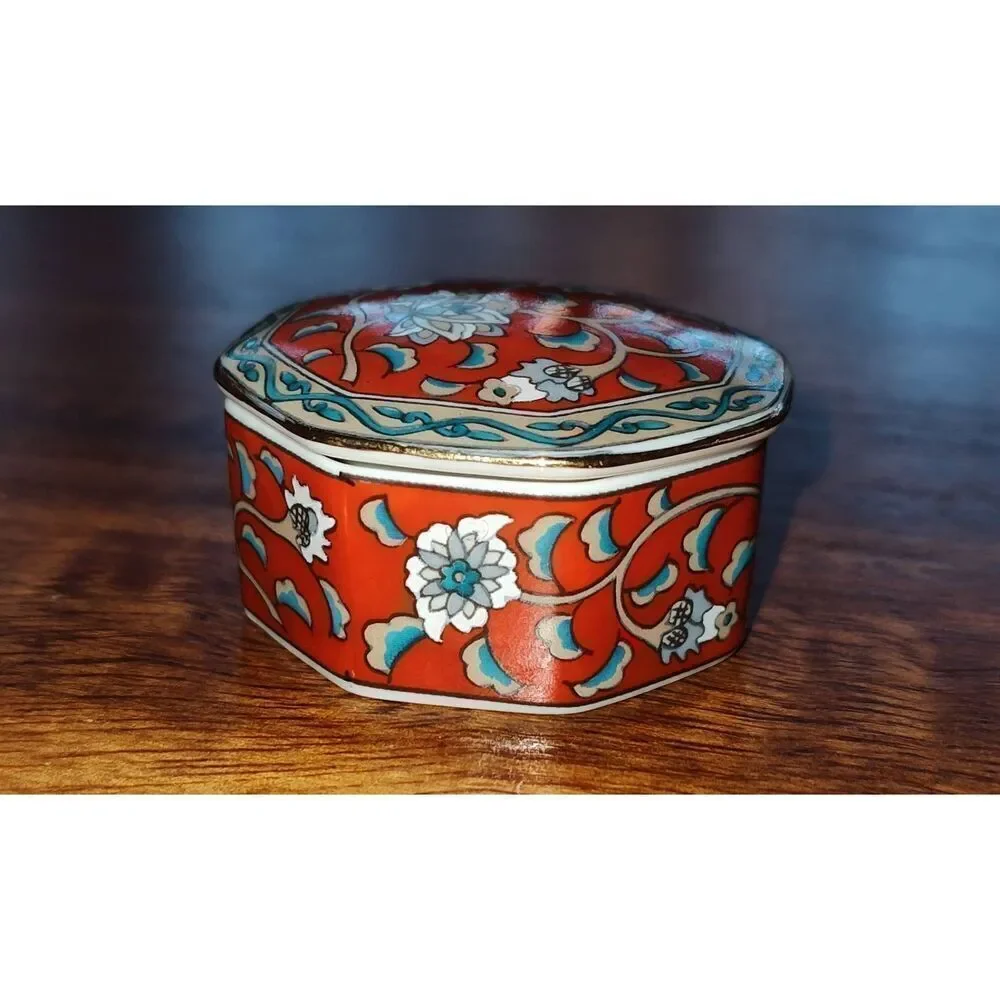 Vintage porcelain trinket box Etude Takahashi San Francisco hand-decorated 1986